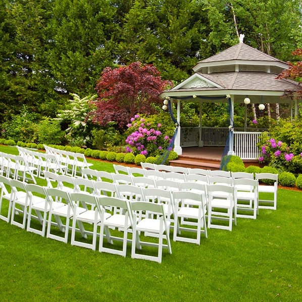 nuestros baños de renta para fiestas se pueden personalizar con decoraciones para que combinen con la temática de su fiesta